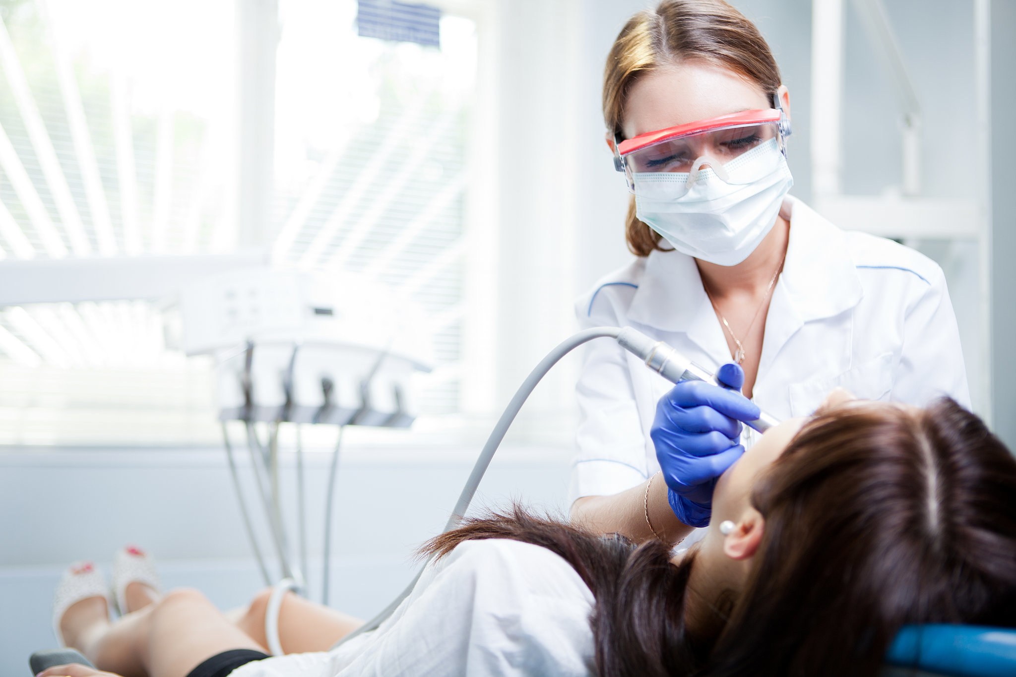 Rendszeres fogászati vizsgálattal megelőzhető a fogágybetegség